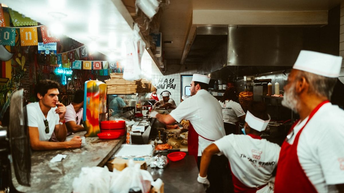 chef debating kitchen rules cooking – professional chef kitchen rules