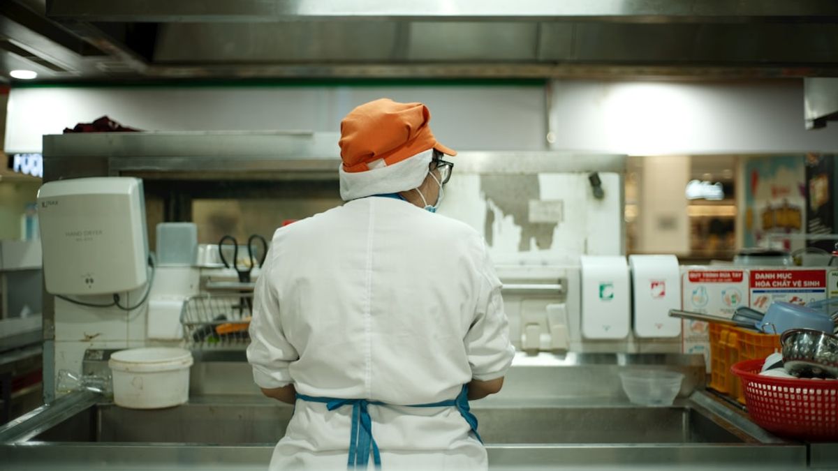 professional kitchen final plating culinary teamwork – professional chef kitchen rules