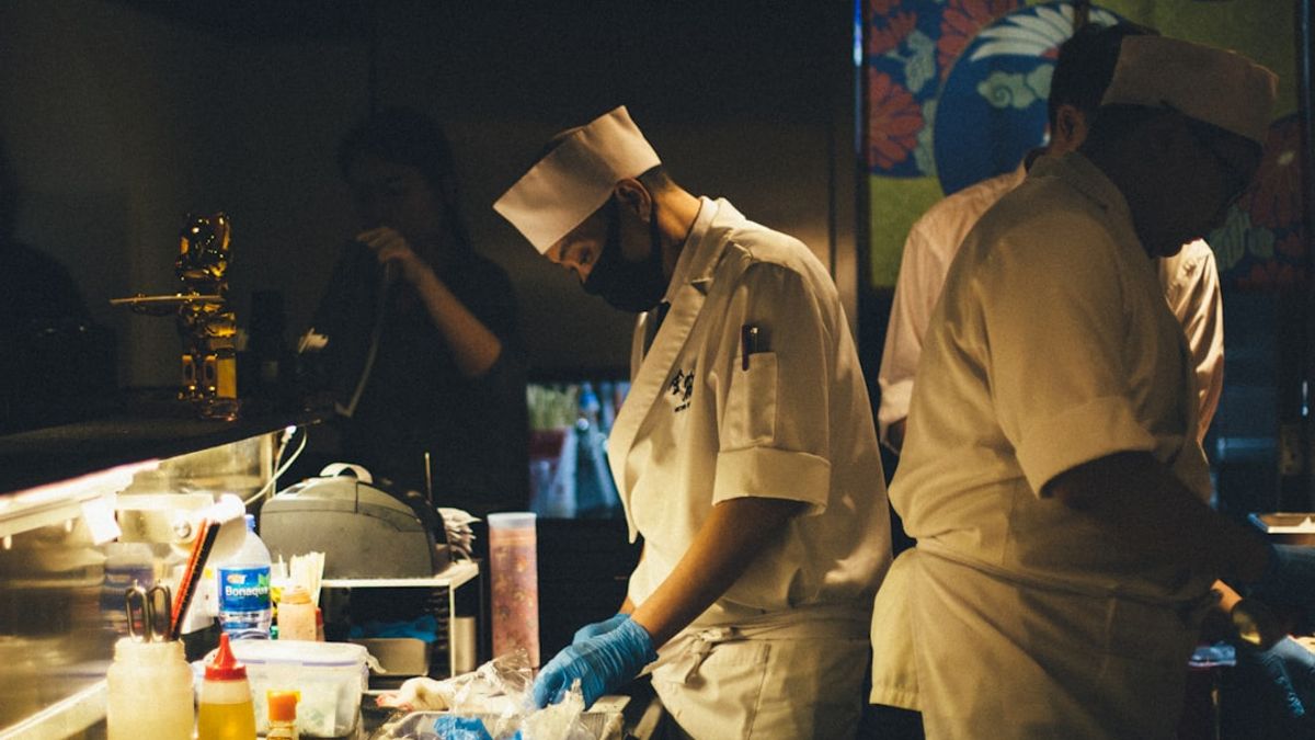 chef seasoning food salt shaker kitchen – culinary school exercises home