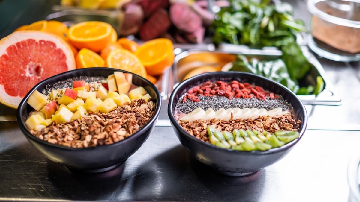 Flat lay of a sample day of breakfast, lunch, and dinner bowls as fiber rich mini meals
