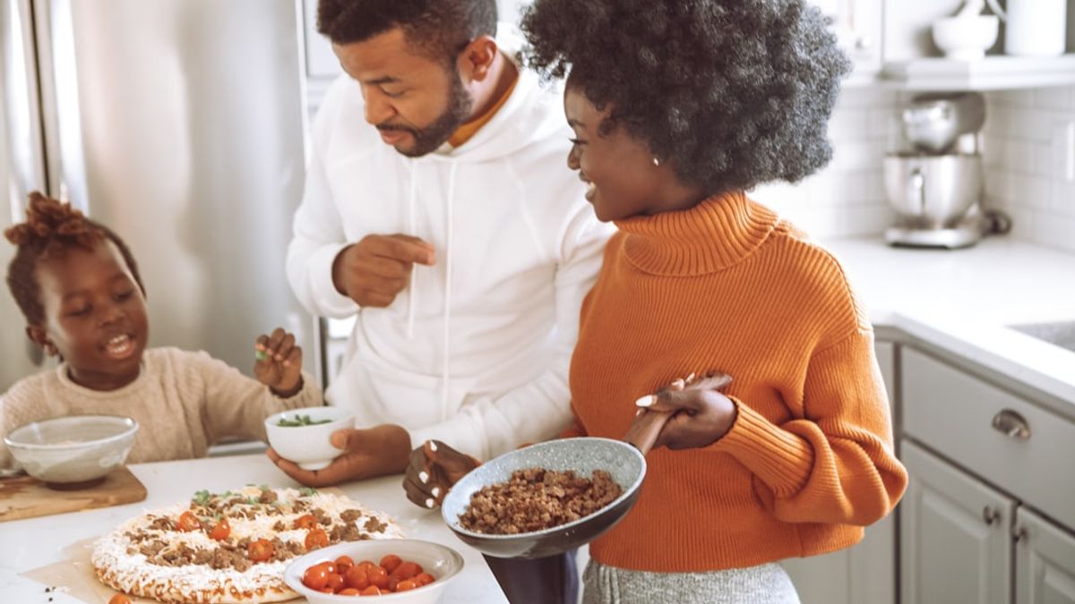Family in a home kitchen preparing future cooking trends and cultural mashup meals – Americans cooking 2026 survey insights
