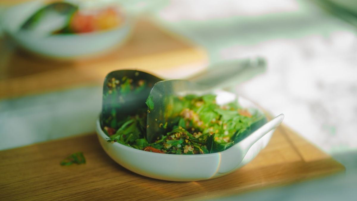 Balanced mini meal bowl with quinoa, beans, vegetables, and protein – fiber rich mini meals