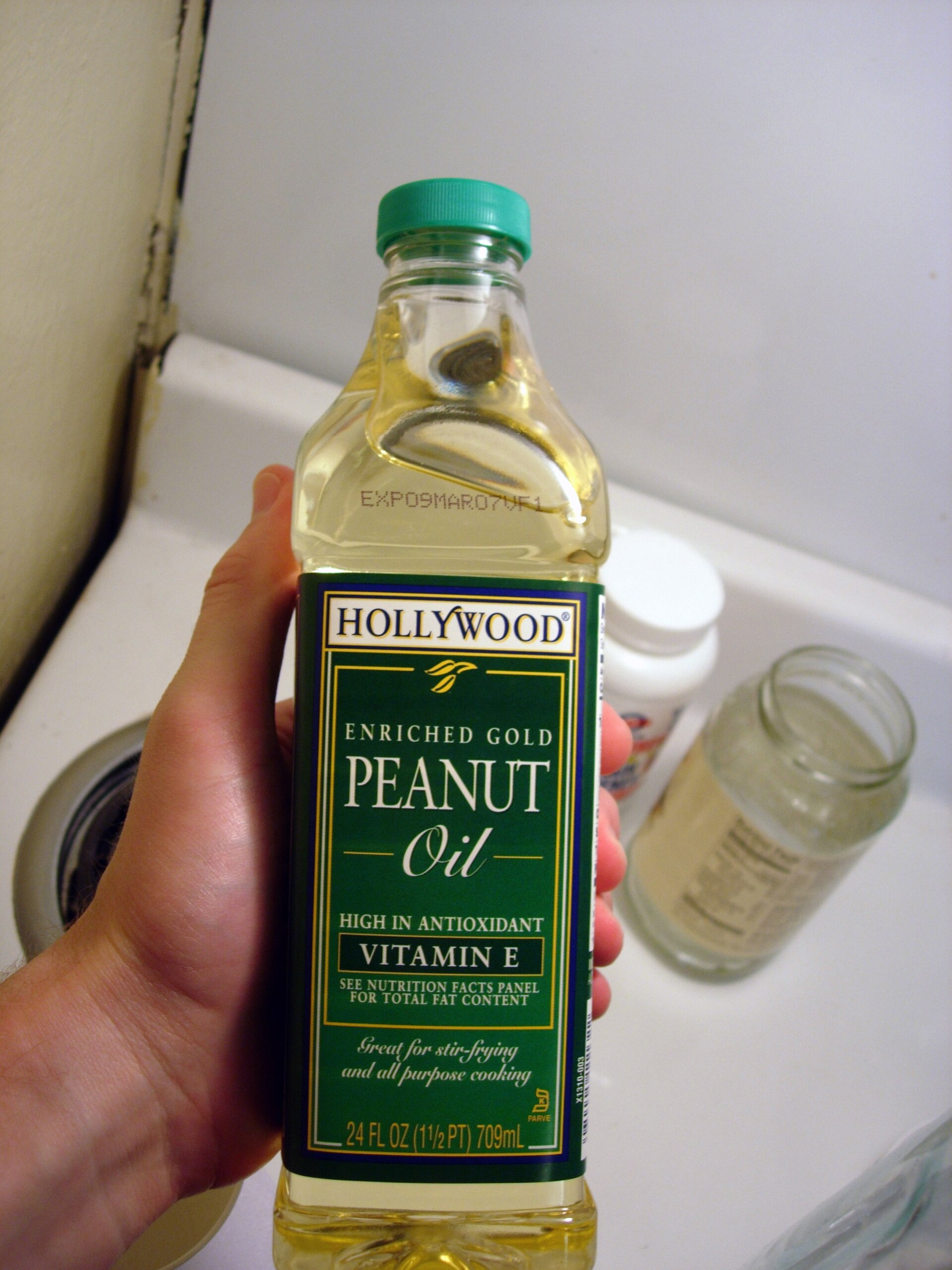 Fourteen oils by smoke point, and the four a kitchen needs