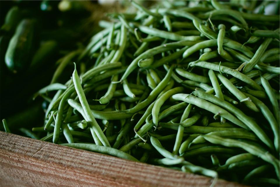 Sixty seconds of boiling water keeps green vegetables green