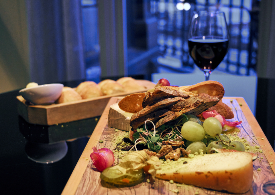 Party food that holds three hours on a table